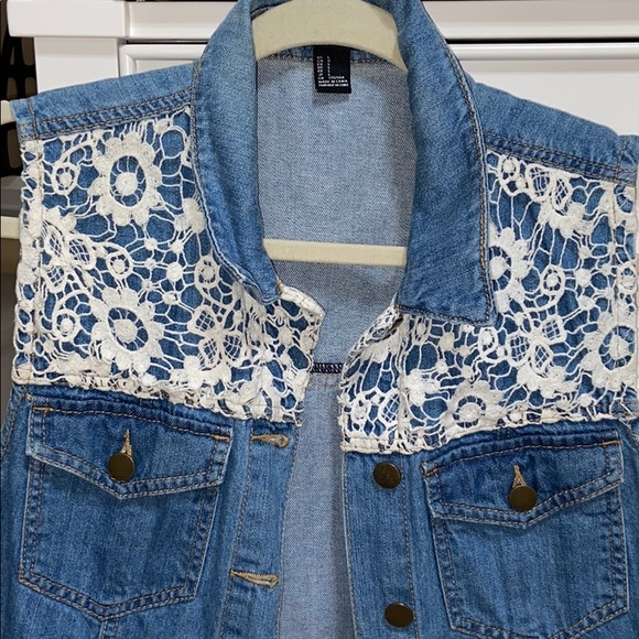 MINT CONDITION Forever 21 Denim Vest - Picture 2 of 6